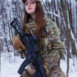 藏在俄罗斯女兵凶狠之下，是两枚包不住的肉弹——Elena Deligioz