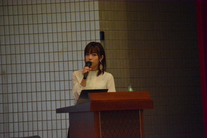 Sakura Mana เป็นดาราเอวีคนแรกที่ไปเป็นวิทยากรในมหาลัย