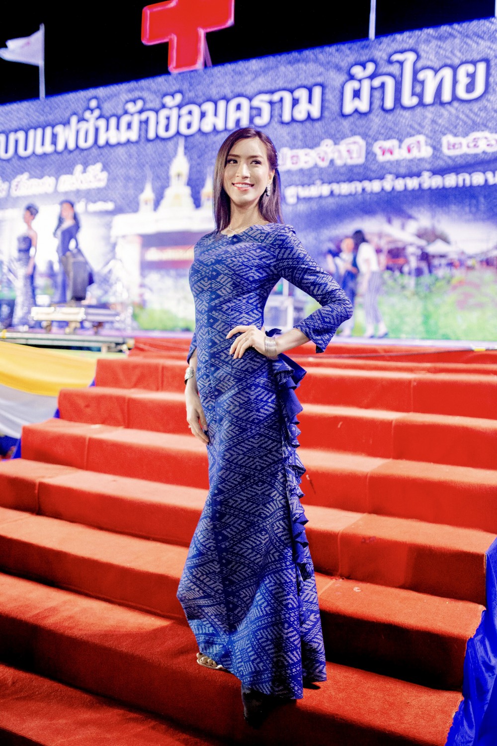 กี้ จรินภรณ์ อวดหุ่นสวยในชุดผ้าไหม หวานใสน่ารักจับใจ