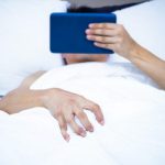 ผลการวิจัยล่าสุดเผย การเล่นมือถือบนเตียง ทำให้คนเรา มีเซ็กส์น้อยลง