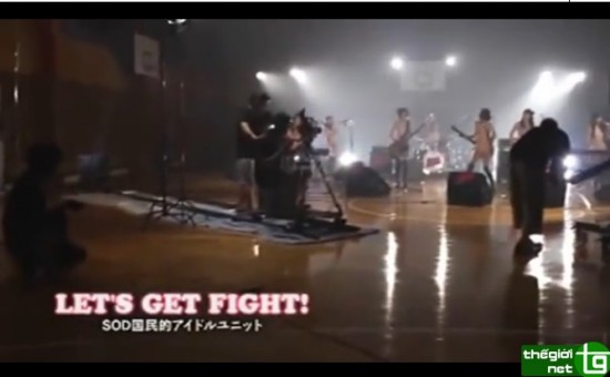 ดาราเอวีร้องเพลง Let's get Fight!