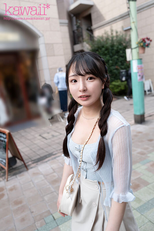 Hirayama Hana เธอเป็นสาวน้อยจากจังหวัดยามากาตะ เธอมาถึงโตเกียวระหว่างทางนั้นได้ถูกนักแสดงบชายเข้าไปพูดคุยกับเธอแล้วเธอก็ถูกจีบด้วยไทยากิ เหตุผลที่เธอถูกเลือกก็เพราะว่าเธอดูโน้มน้าวง่ายและมีกลิ่นอายสาวบ้านๆปะปนอยู่ในนั้นอีกด้วยทำให้เธอติดใจการสัมภาษณ์งานได้ง่าย