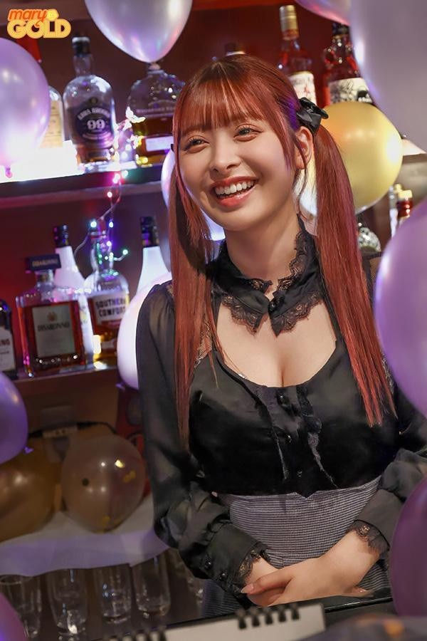 พอได้เห็นวิดีโอจริง ทุกคนต่างประหลาดใจ เพราะจากที่คิดว่าอาจจะธรรมดา กลับกลายเป็นว่าทุกอย่าง “สมบูรณ์แบบ” ไม่มีจุดให้ติเลย หน้าจริงของเธอสวยเป๊ะเหมือนในปก หรืออาจจะ สวยกว่านั้นด้วยซ้ำ!